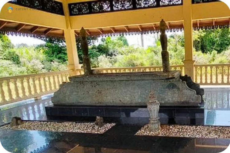 Imej Makam Sultan Yahya Siak