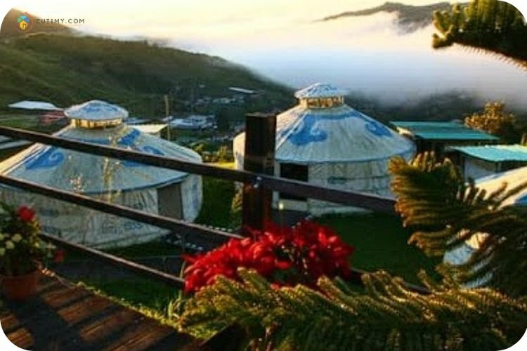 17 Tempat Menarik Di Kundasang yang Wajib Singgah 16 Imej Mongolian Yurt Wind Paradise Lodge
