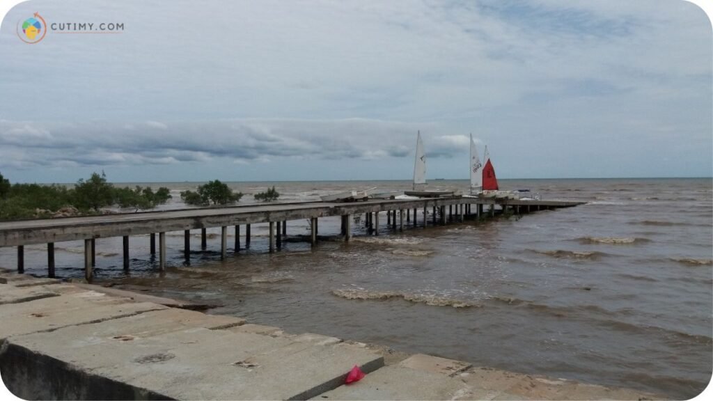 Imej Pantai Batu Laut