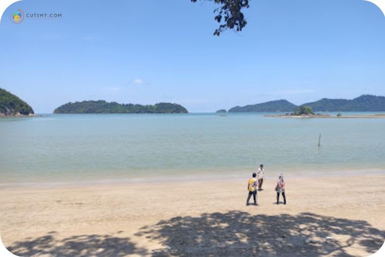 15 Tempat Menarik di Mersing untuk Cuti Menakjubkan 6 Imej Pantai Penyabong