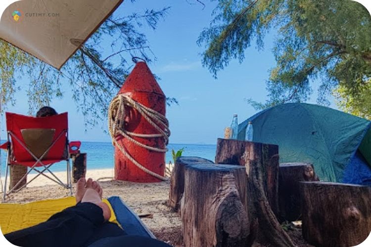 11 Tempat Camping di Terengganu Yang Menakjubkan 7 Imej Bidong Bay Campsite