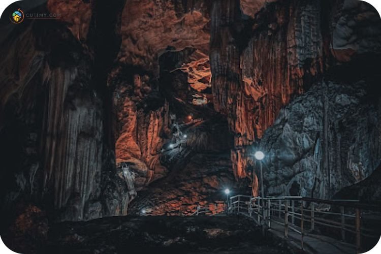 13+ Tempat Menarik di Kampar Untuk Percutian Seronok! 3 Imej Gua Tempurung