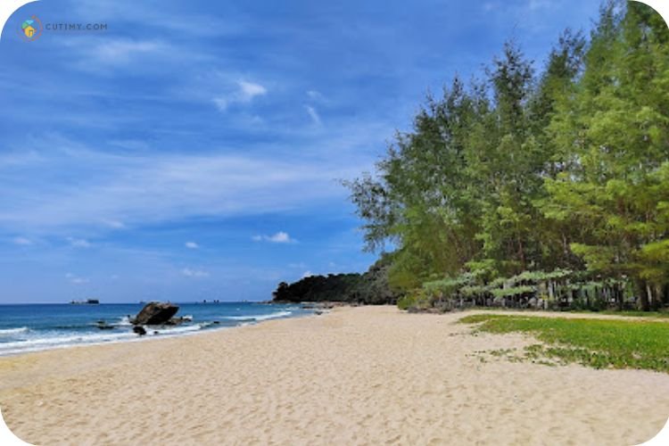 25 Tempat Menarik di Kemaman Yang Wajib Korang Singgah 16 Imej Pantai Rekreasi Teluk Kalung