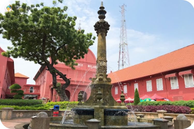 15+ Tempat Menarik Di Bandar Hilir Melaka Paling Best 8 Imej Queen Victoria's Fountain