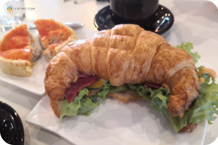 25+ Tempat Makan Menarik Di Miri Yang Wajib Singgah! 7 Imej Route 66 Cafe