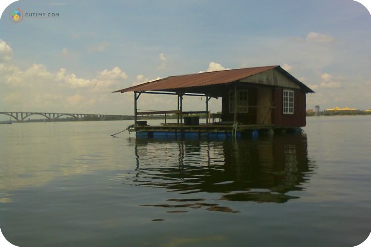 10 Tempat Memancing di Perak Yang Wajib Korang Cuba! 8 Imej Rumah Rakit, Lumut