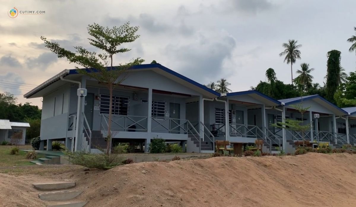 10 Tempat Menarik di Kuala Penyu Yang Wajib Lawat 8 imej Kiaru Beach Cabin