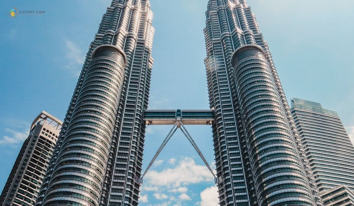 13 Tempat Bersejarah di Kuala Lumpur 4 imej Petronas Twin Towers
