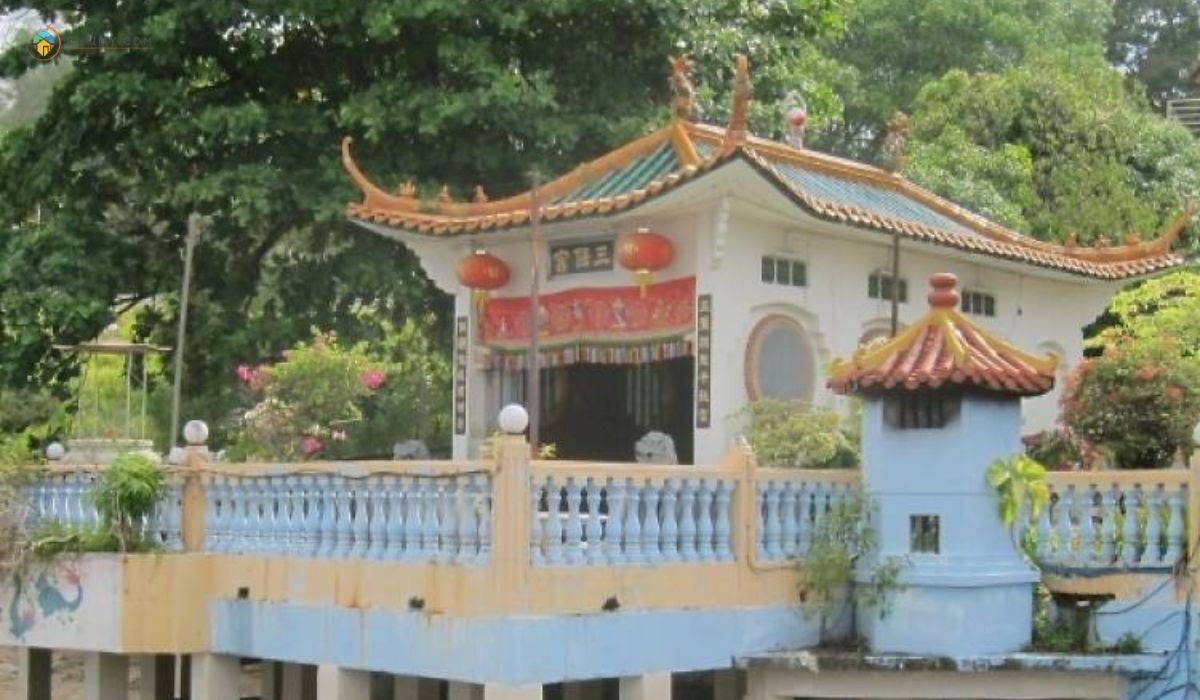 13 Tempat Menarik di Bayan Lepas Untuk Pelancongan Terkini 2 imej Sam Poh Footprint Temple