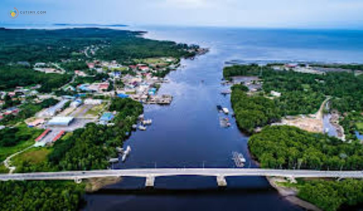 10 Tempat Menarik di Kuala Penyu Yang Wajib Lawat 9 imej Sitompok Bridge