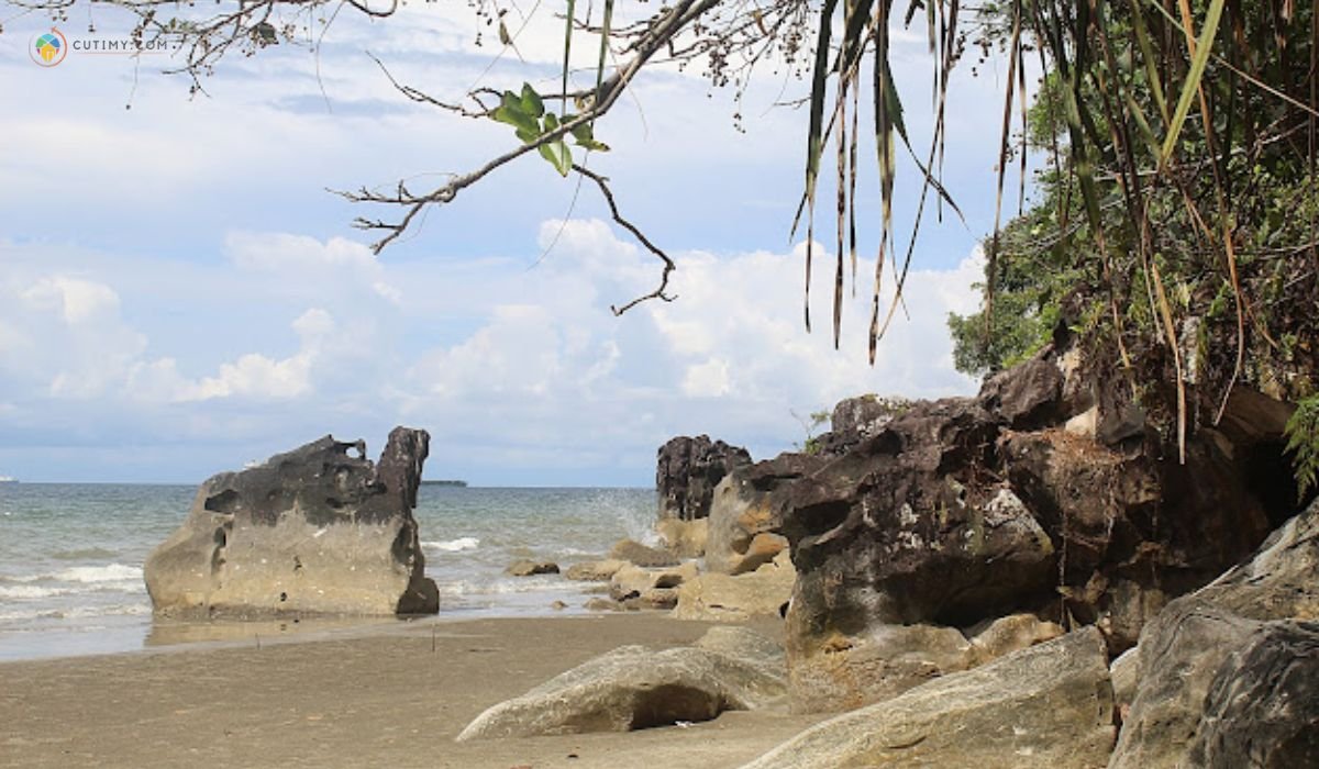 imej Tempat Menarik di Sipitang Pantai Merintaman Sipitang