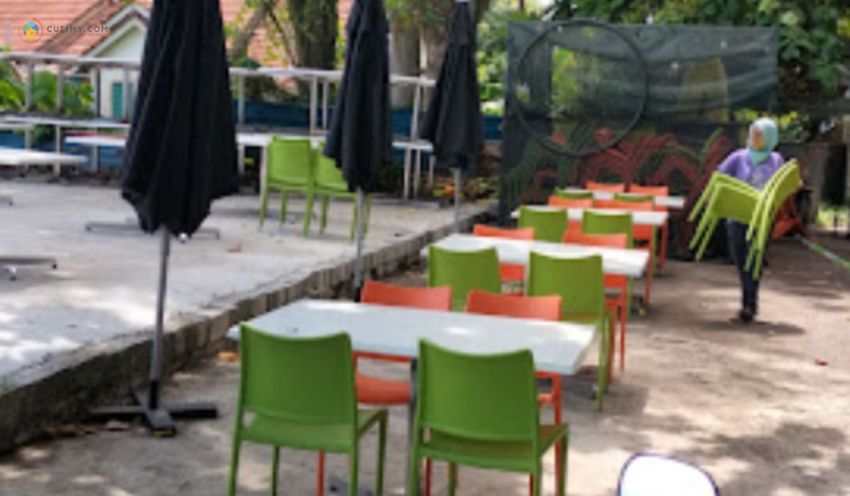 11 Tempat Makan Menarik di Bayan Lepas yang Lazat 10 imej The Baruh Cafe