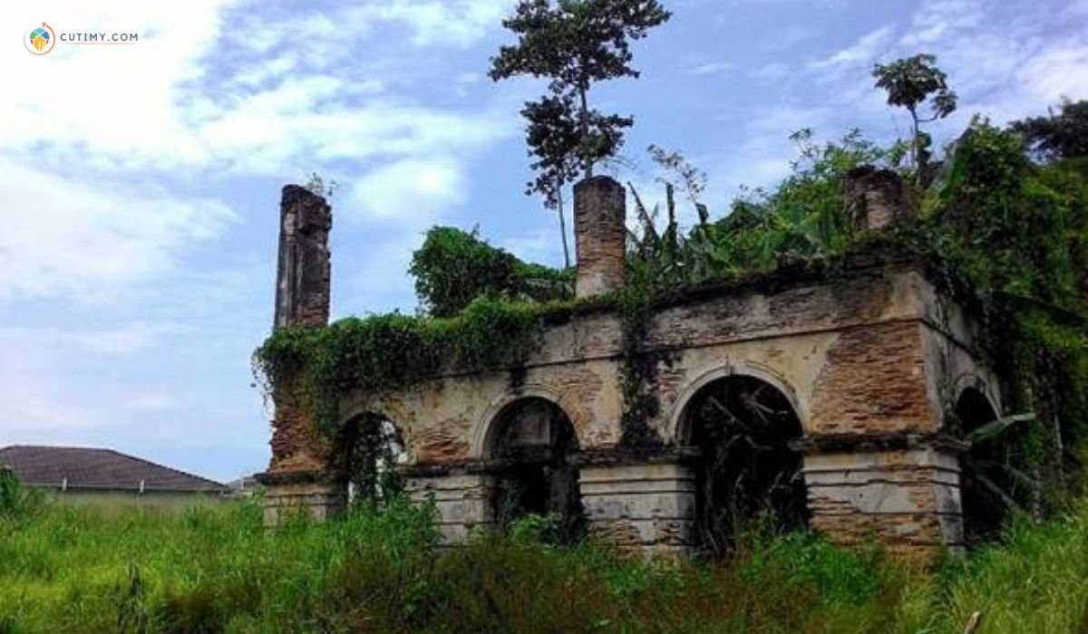 10 Tempat Bersejarah di Kedah Yang Menakjubkan 2 imej Runtuhan Istana Tunku Kudin