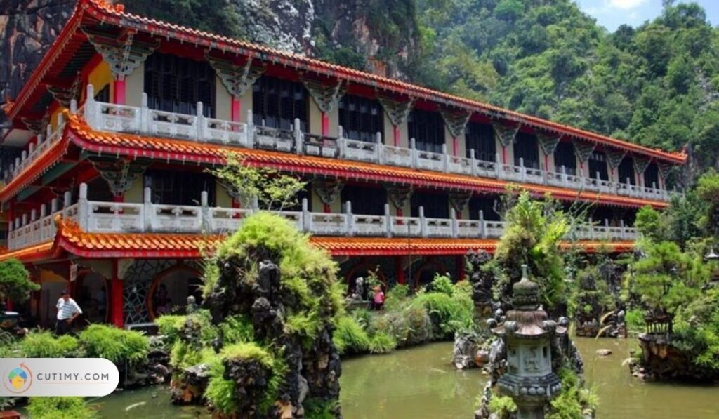Imej Sam Poh Tong Cave Temple