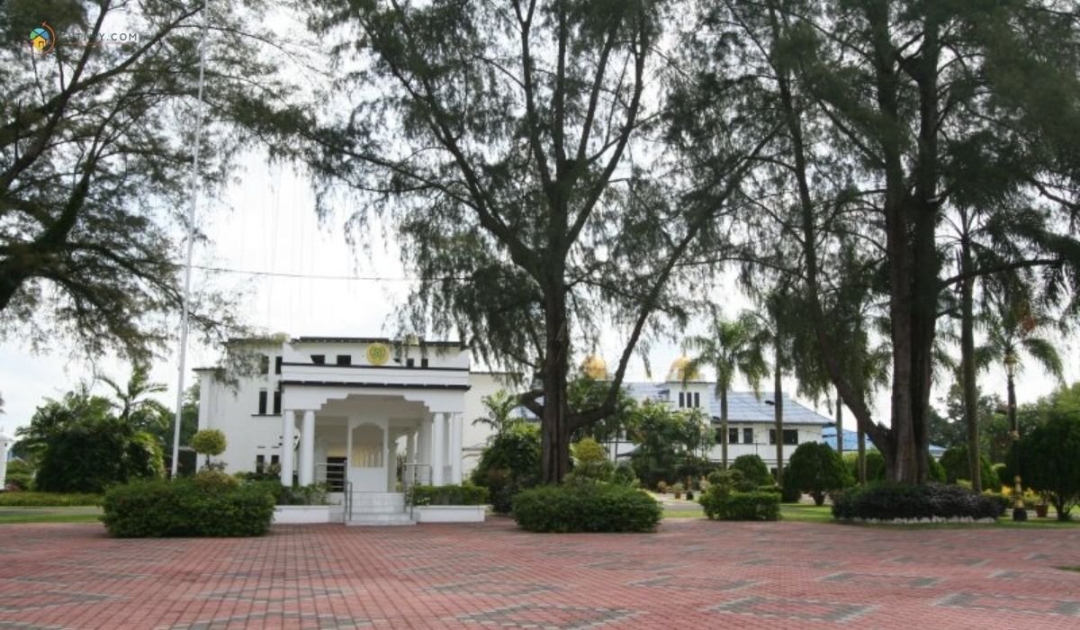 10 Tempat Bersejarah di Perlis Paling Menakjubkan 3 imej Arau Palace Perlis