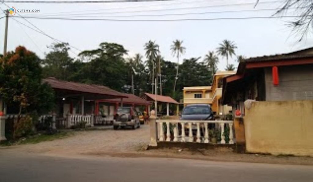 17 Tempat Menarik di Pengkalan Balak yang Menakjubkan 13 imej Comel Beach Resort