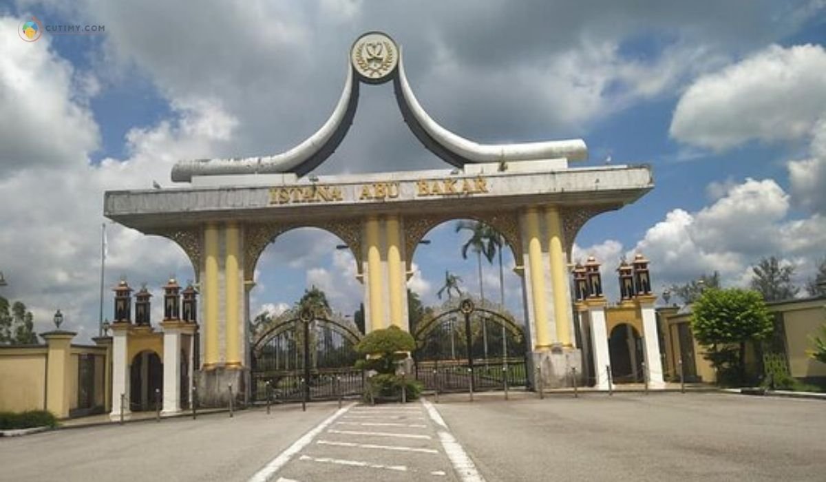 10 Tempat Bersejarah Di Pahang Yang Menakjubkan 3 imej Istana Sultan Abu Bakar