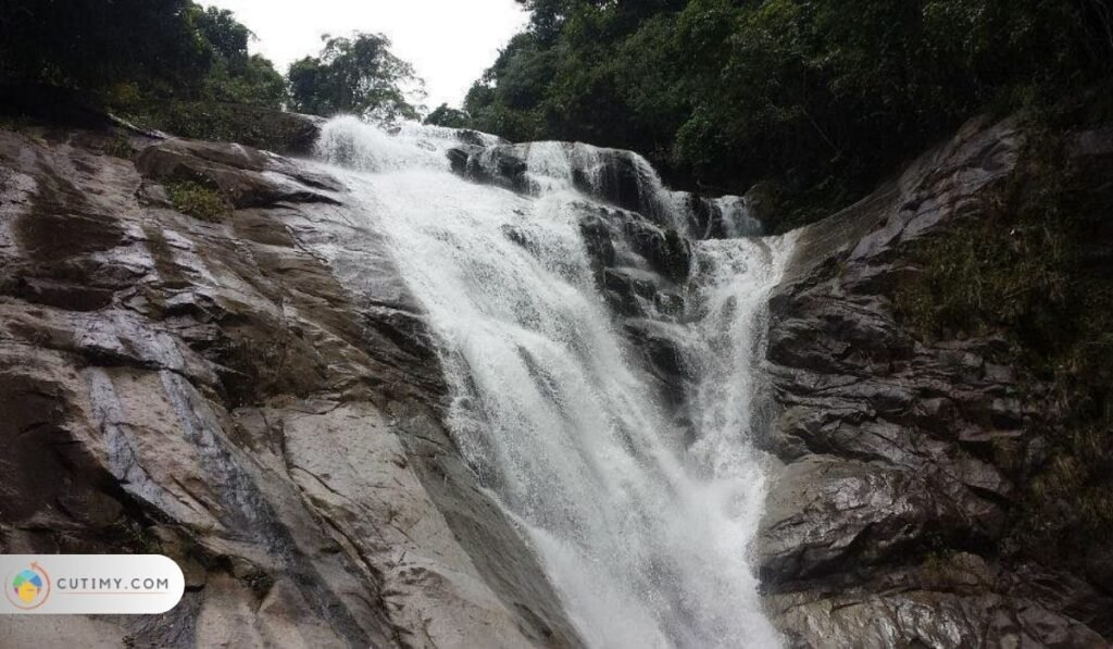 11+ Tempat Menarik di Lundu yang Menakjubkan 5 imej Jangkar Waterfall