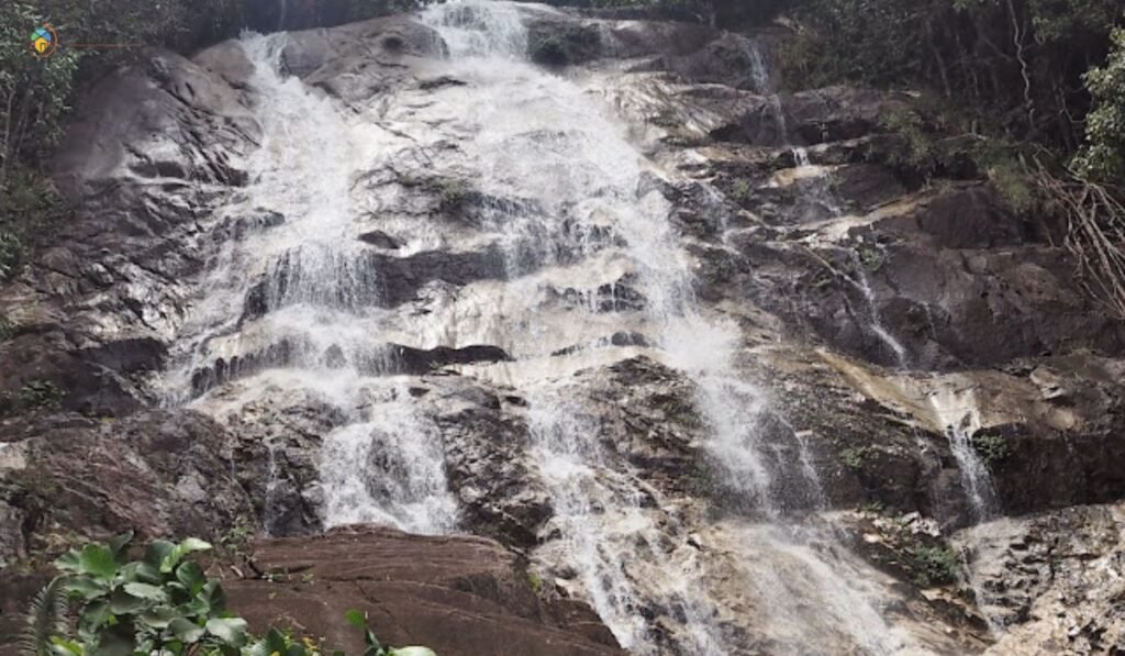 7 Tempat Mandi di Taiping Paling Popular 6 imej Kaki Bukit Larut Waterfall
