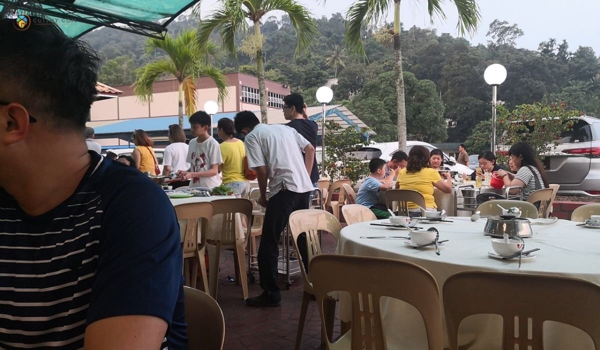 5+ Tempat Mandi Di Batu Pahat Yang Wajib Cuba 4 imej Yong’s Steam Boat Garden