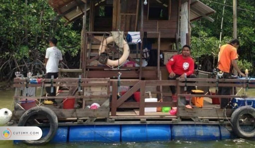 7+ Tempat Menarik di Bagan Lalang yang Wajib Lawat! 6 Imej Rumah Rakit Hobbit Sekroy