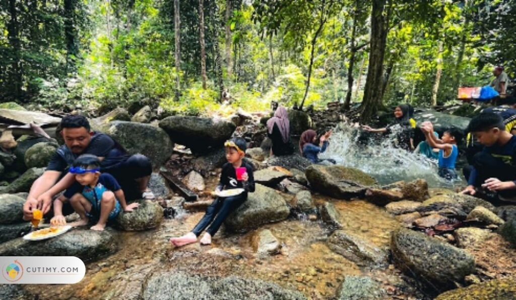 Imej Tempat Menarik di Kerteh Air Terjun Menderu